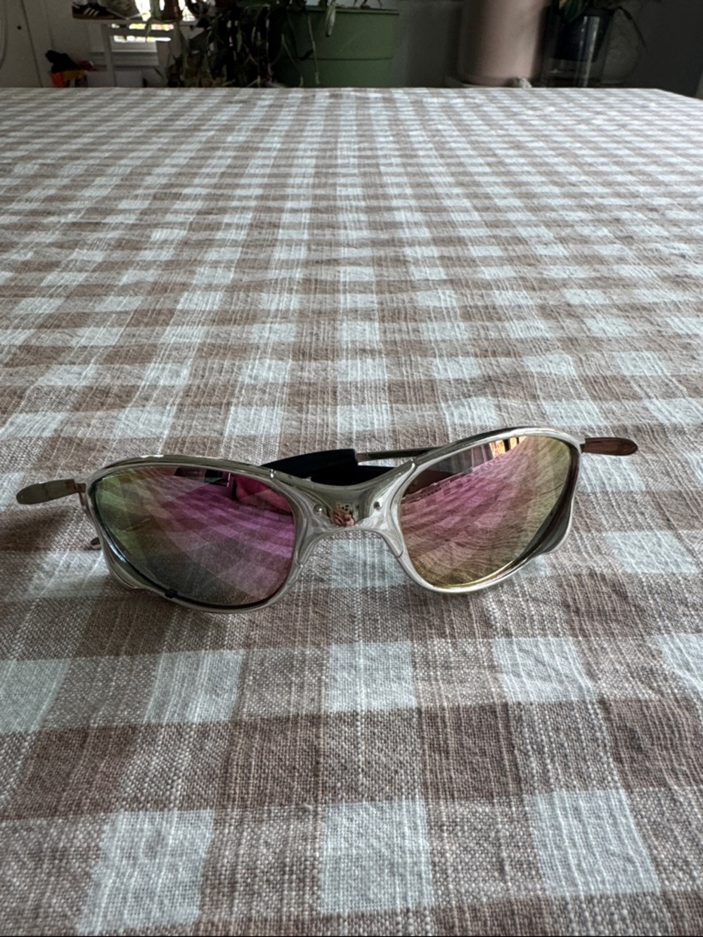 Silver Frame Sunglasses with Pink Mirrored Lenses